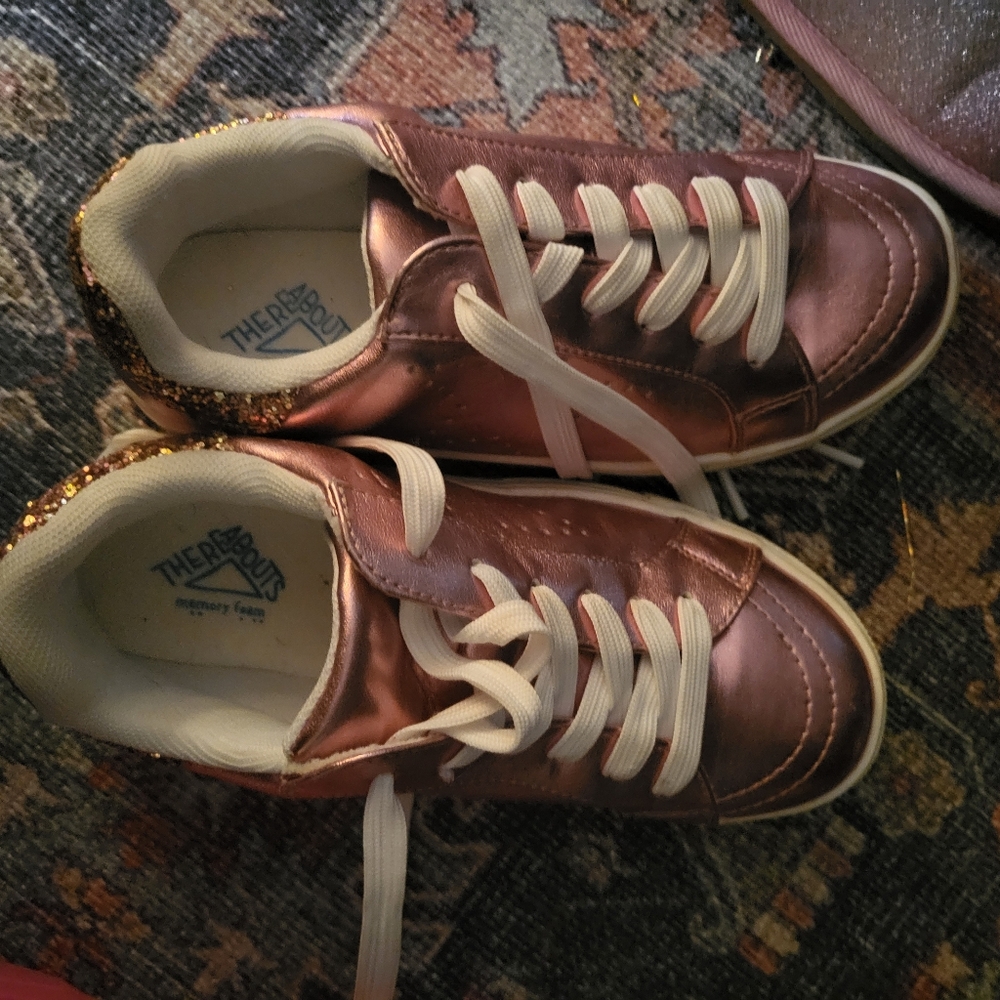 Girls shoes